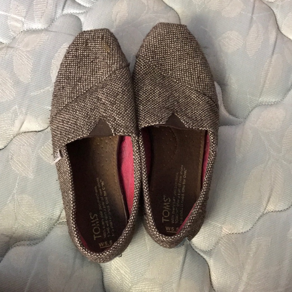 Brown toms